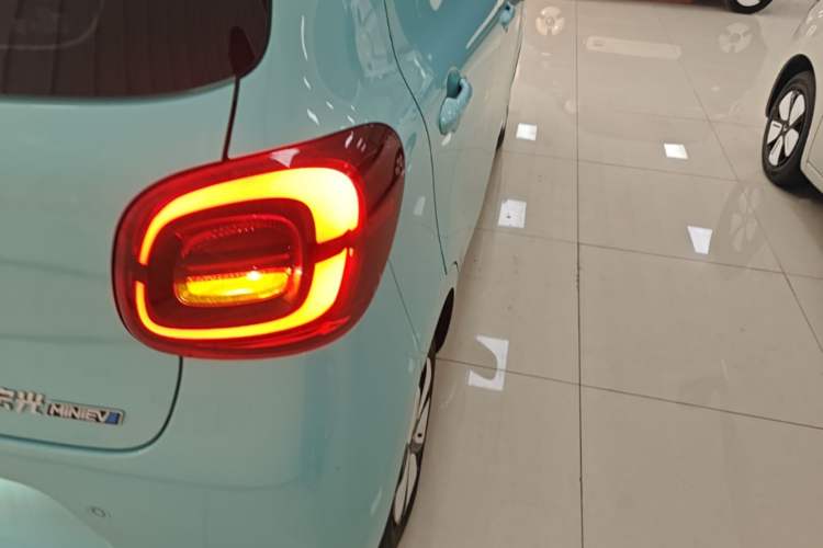 Used Wuling Hongguang MINIEV 2025 Four-Door Version Premium Edition Right Rear Taillight