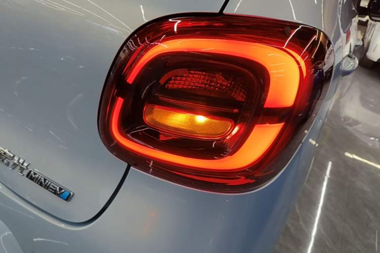 Used Wuling Hongguang MINIEV 2025 Four-Door Version Zhenxiang+ Edition Right Rear Taillight