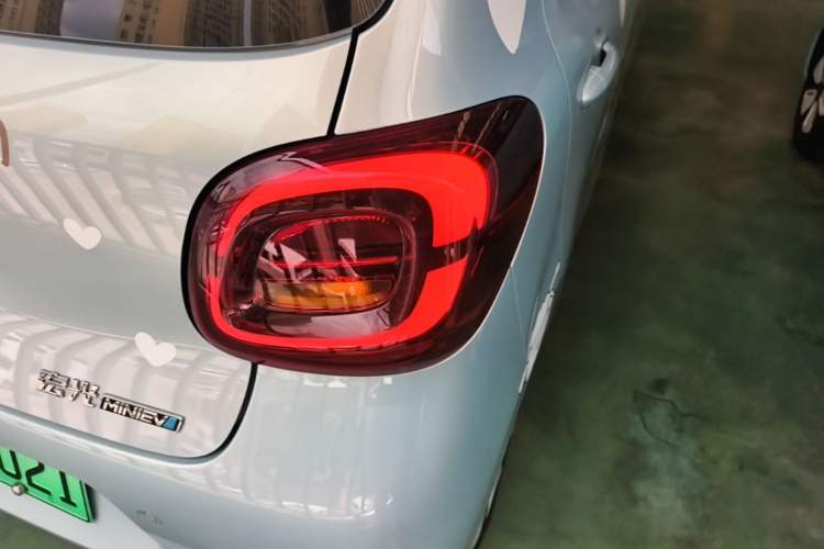 Used Wuling Hongguang MINIEV 2025 Four-Door Version Premium Edition Right Rear Taillight