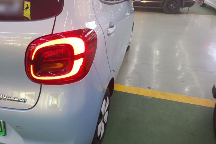Used Wuling Hongguang MINIEV 2025 Four-Door Version Premium Edition Right Rear Taillight