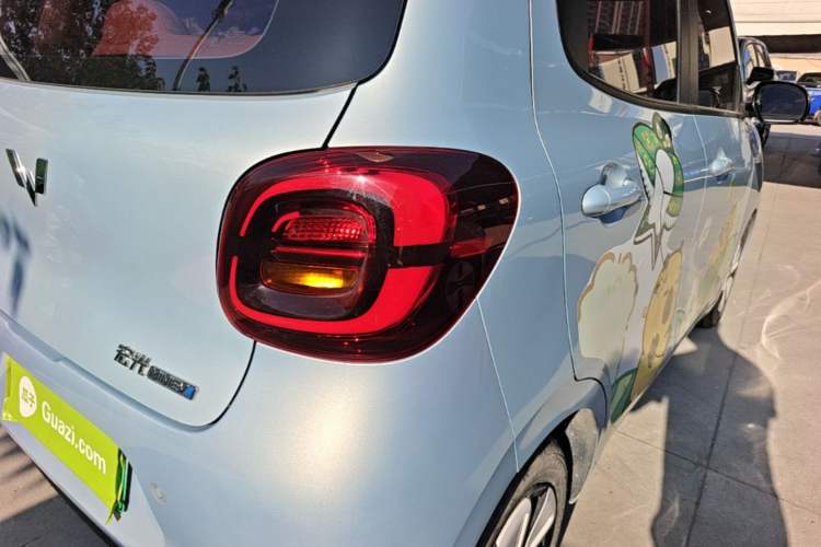 Used Wuling Hongguang MINIEV 2025 Four-Door Version Premium Edition Right Rear Taillight