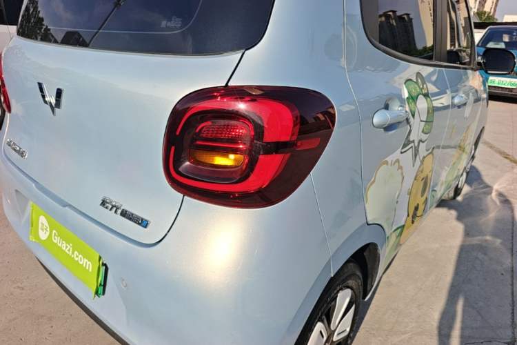 Used Wuling Hongguang MINIEV 2025 Four-Door Version Premium Edition Right Rear Taillight