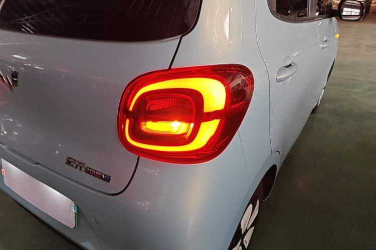 Used Wuling Hongguang MINIEV 2025 Four-Door Version Premium Edition Right Rear Taillight