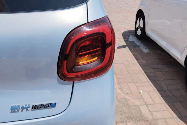 Used Wuling Hongguang MINIEV 2025 Four-Door Version Zhenxiang+ Edition Right Rear Taillight