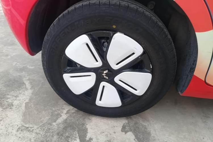 Used Wuling Hongguang MINIEV 2025 Four-Door Version Premium Edition Right Rear Wheel Hub