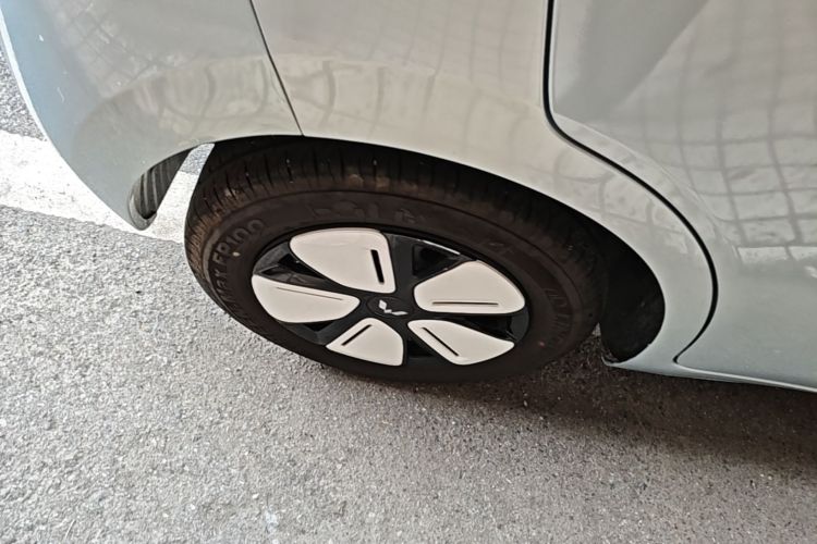 Used Wuling Hongguang MINIEV 2025 Four-Door Version Zhenxiang+ Edition Right Rear Wheel Hub