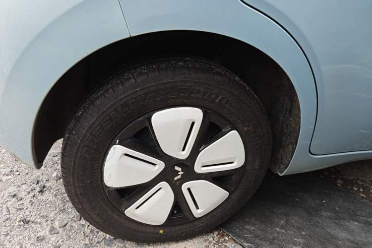 Used Wuling Hongguang MINIEV 2025 Four-Door Version Zhenxiang+ Edition Right Rear Wheel Hub