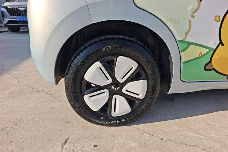 Used Wuling Hongguang MINIEV 2025 Four-Door Version Premium Edition Right Rear Wheel Hub