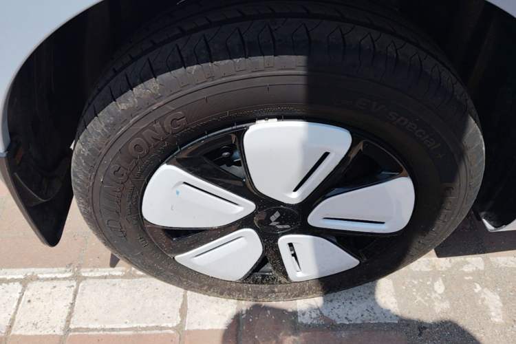 Used Wuling Hongguang MINIEV 2025 Four-Door Version Zhenxiang+ Edition Right Rear Wheel Hub