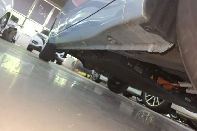 Used Wuling Hongguang MINIEV 2025 Four-Door Version Premium Edition Right Side Sill