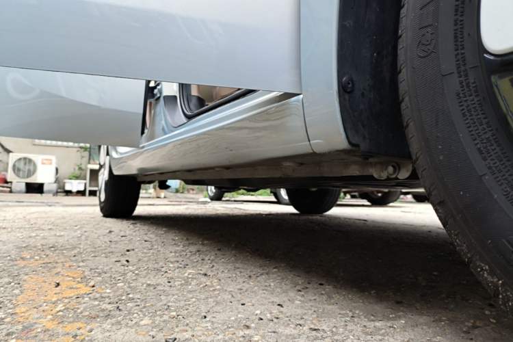 Used Wuling Hongguang MINIEV 2025 Four-Door Version Premium Edition Right Side Sill