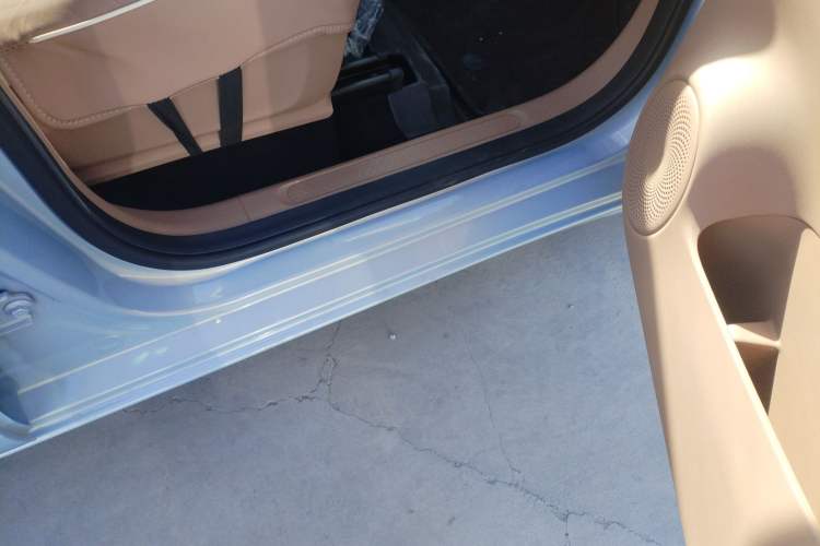 Used Wuling Hongguang MINIEV 2025 Four-Door Version Advanced Edition Right Side Sill