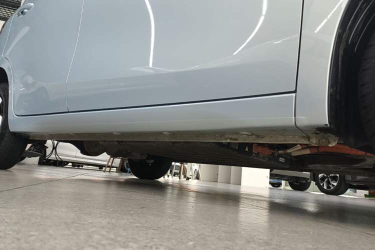 Used Wuling Hongguang MINIEV 2025 Four-Door Version Premium Edition Right Side Sill