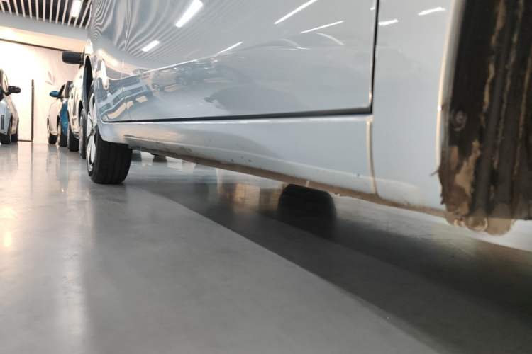 Used Wuling Hongguang MINIEV 2025 Four-Door Version Advanced Edition Right Side Sill