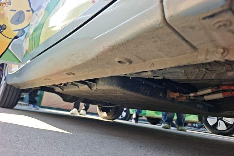 Used Wuling Hongguang MINIEV 2025 Four-Door Version Premium Edition Right Side Sill