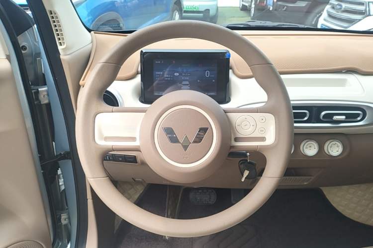 Used Wuling Hongguang MINIEV 2025 Four-Door Version Advanced Edition Steering Wheel