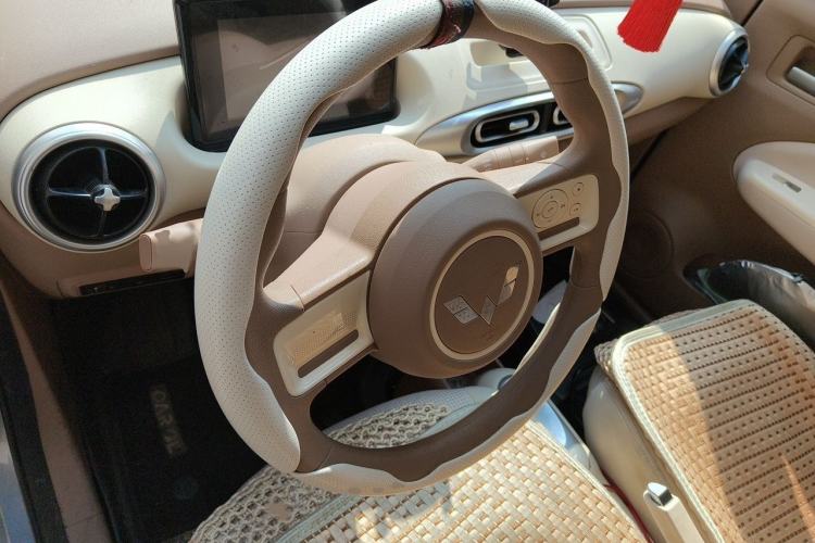 Used Wuling Hongguang MINIEV 2025 Four-Door Version Advanced Edition Steering Wheel