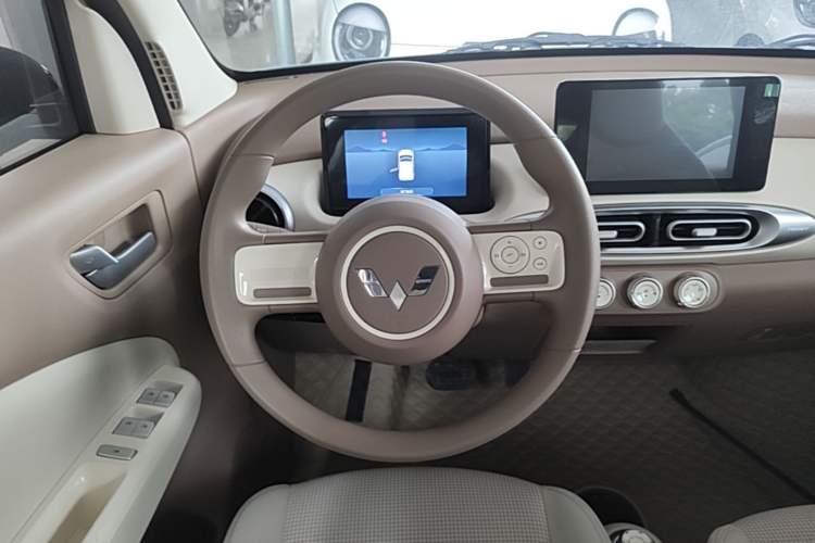 Used Wuling Hongguang MINIEV 2025 Four-Door Version Premium Edition Steering Wheel