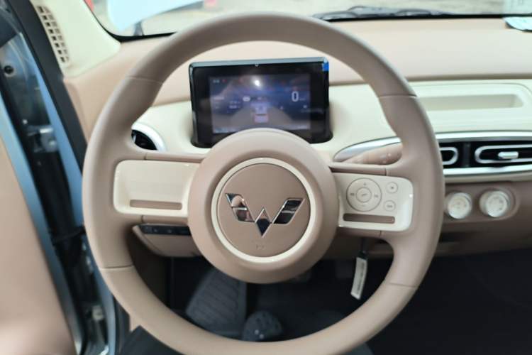 Used Wuling Hongguang MINIEV 2025 Four-Door Version Advanced Edition Steering Wheel