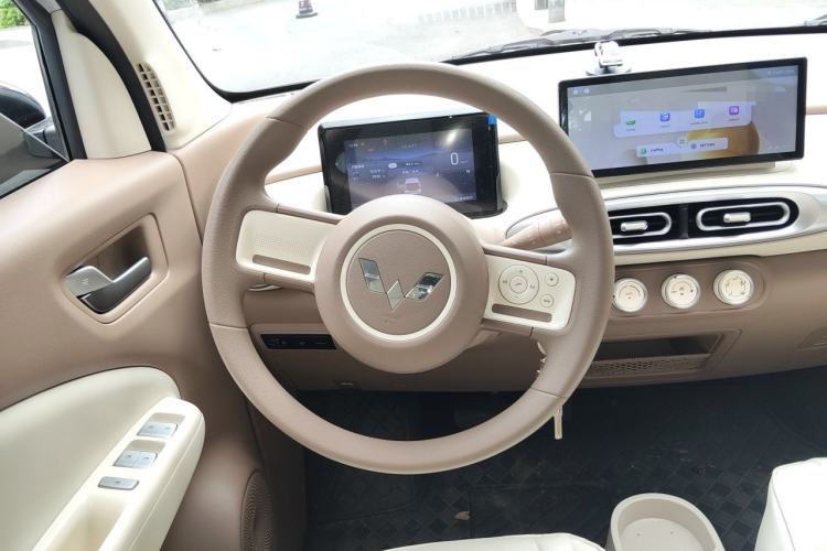 Used Wuling Hongguang MINIEV 2025 Four-Door Version Advanced Edition Steering Wheel