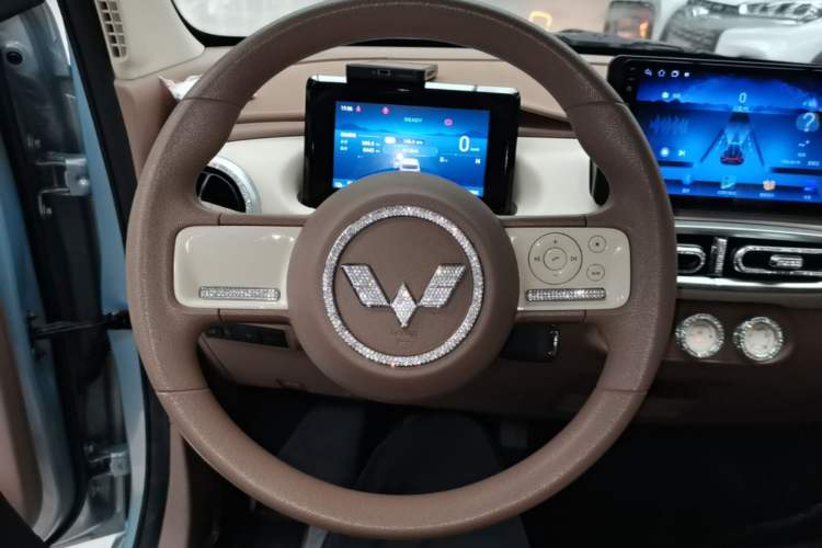 Used Wuling Hongguang MINIEV 2025 Four-Door Version Advanced Edition Steering Wheel