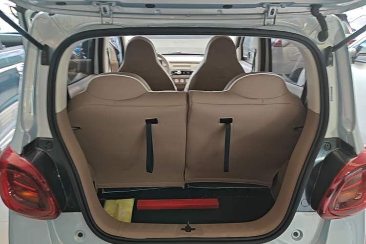 Used Wuling Hongguang MINIEV 2025 Four-Door Version Advanced Edition Trunk