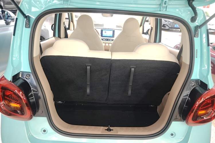 Used Wuling Hongguang MINIEV 2025 Four-Door Version Zhenxiang+ Edition Trunk
