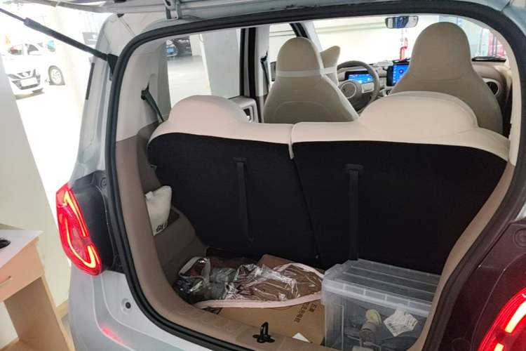 Used Wuling Hongguang MINIEV 2025 Four-Door Version Premium Edition Trunk