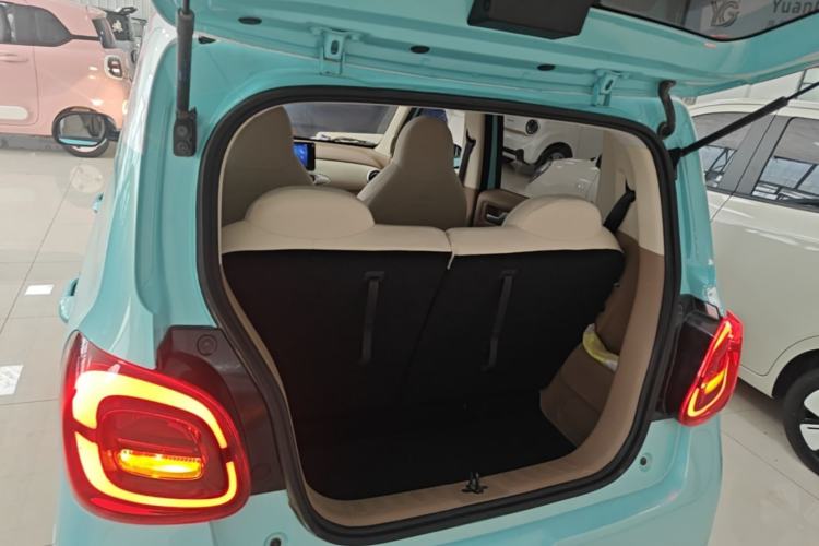 Used Wuling Hongguang MINIEV 2025 Four-Door Version Premium Edition Trunk