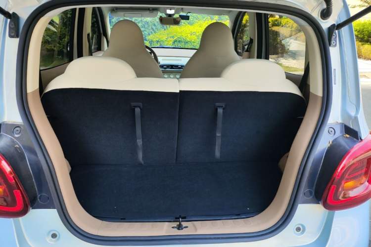Used Wuling Hongguang MINIEV 2025 Four-Door Version Advanced Edition Trunk