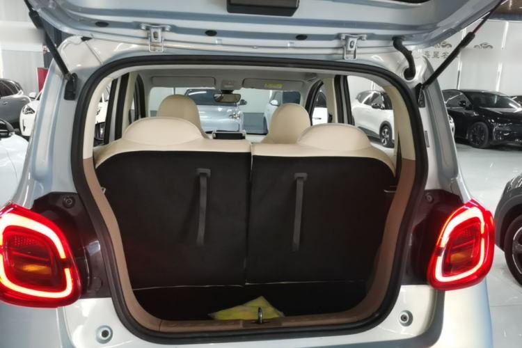 Used Wuling Hongguang MINIEV 2025 Four-Door Version Premium Edition Trunk