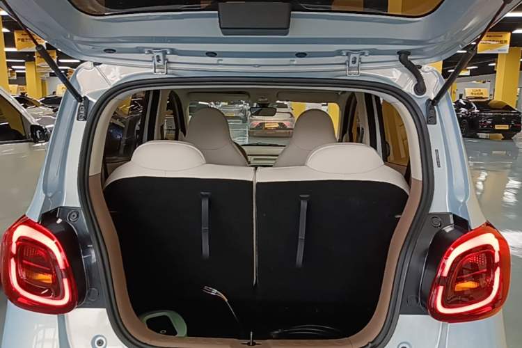 Used Wuling Hongguang MINIEV 2025 Four-Door Version Advanced Edition Trunk