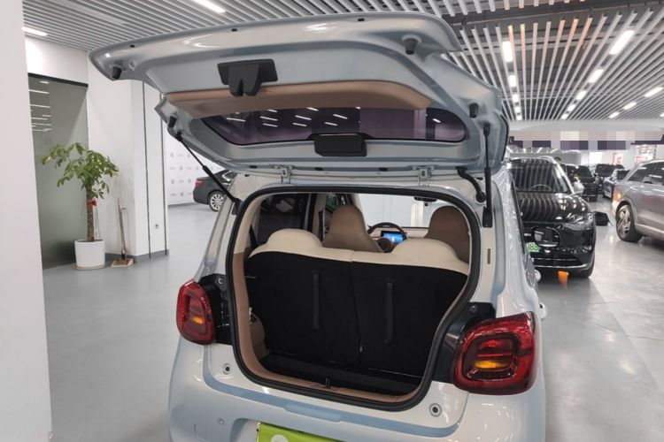 Used Wuling Hongguang MINIEV 2025 Four-Door Version Advanced Edition Trunk