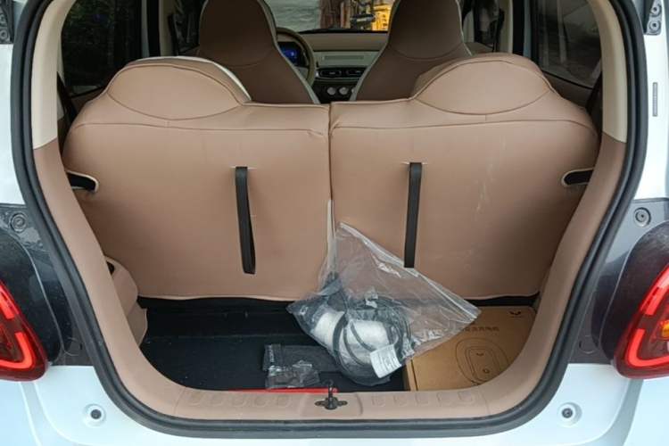 Used Wuling Hongguang MINIEV 2025 Four-Door Version Advanced Edition Trunk
