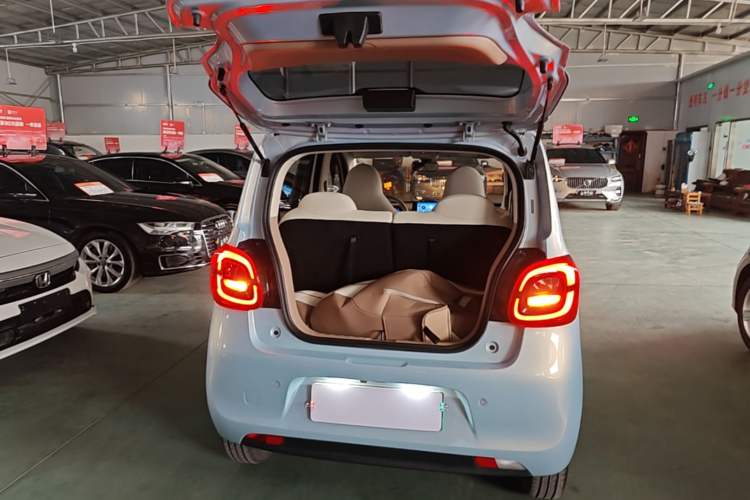 Used Wuling Hongguang MINIEV 2025 Four-Door Version Premium Edition Trunk