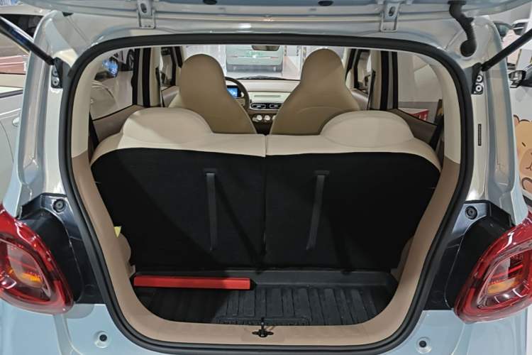 Used Wuling Hongguang MINIEV 2025 Four-Door Version Advanced Edition Trunk