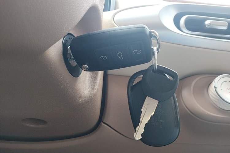 Used Wuling Hongguang MINIEV 2025 Four-Door Version Advanced Edition Vehicle Key