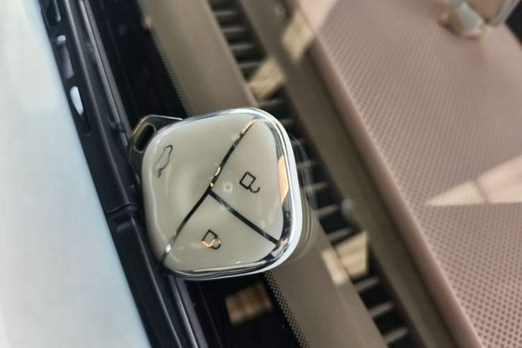 Used Wuling Hongguang MINIEV 2025 Four-Door Version Premium Edition Vehicle Key