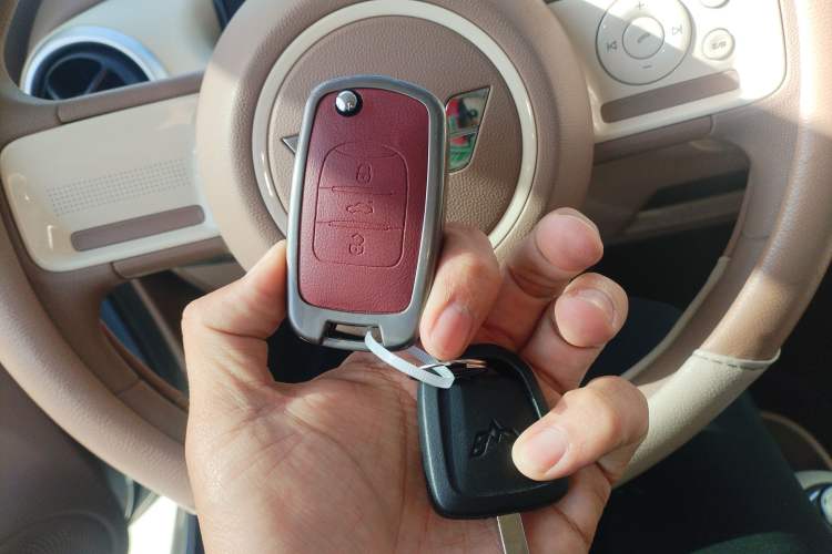 Used Wuling Hongguang MINIEV 2025 Four-Door Version Advanced Edition Vehicle Key