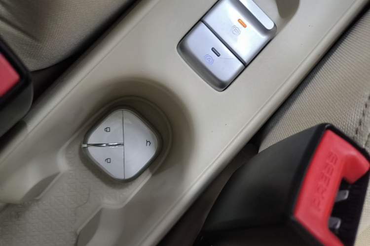 Used Wuling Hongguang MINIEV 2025 Four-Door Version Premium Edition Vehicle Key