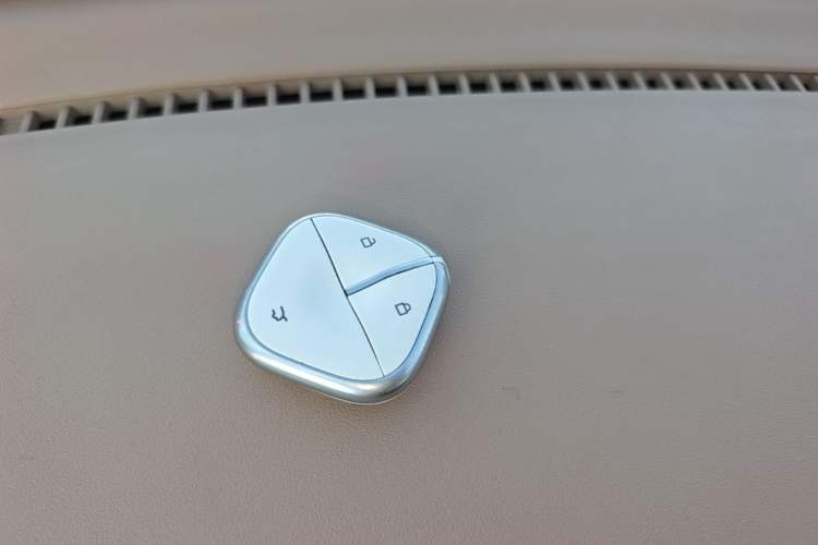 Used Wuling Hongguang MINIEV 2025 Four-Door Version Premium Edition Vehicle Key