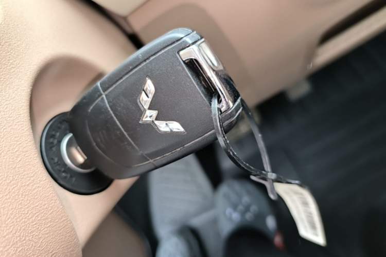 Used Wuling Hongguang MINIEV 2025 Four-Door Version Advanced Edition Vehicle Key