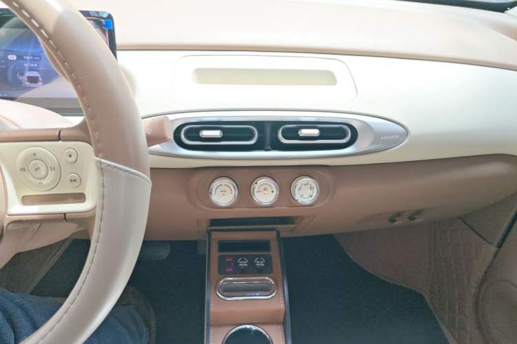 Used Wuling Hongguang MINIEV 2025 Four-Door Version Advanced Edition Audio And AC Panel