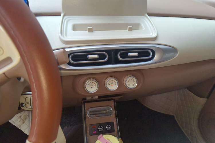 Used Wuling Hongguang MINIEV 2025 Four-Door Version Advanced Edition Audio And AC Panel
