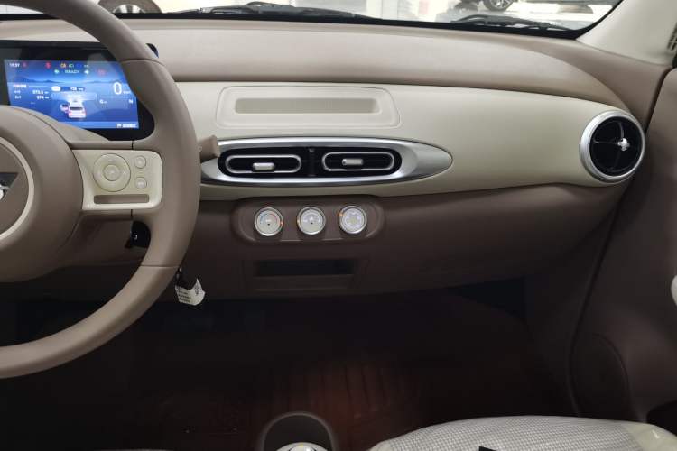 Used Wuling Hongguang MINIEV 2025 Four-Door Version Advanced Edition Audio And AC Panel