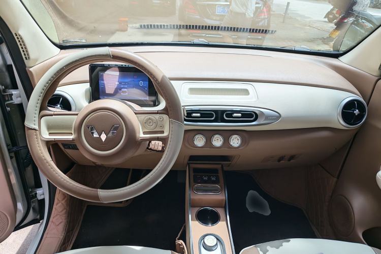 Used Wuling Hongguang MINIEV 2025 Four-Door Version Advanced Edition Center Console
