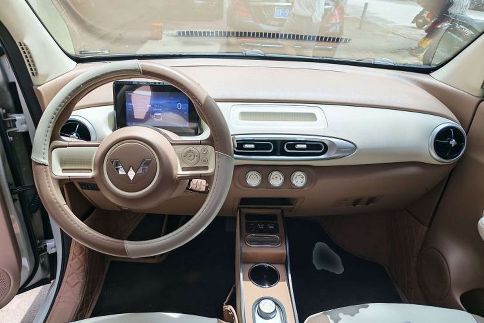 Used Wuling Hongguang MINIEV 2025 Four-Door Version Advanced Edition Center Console