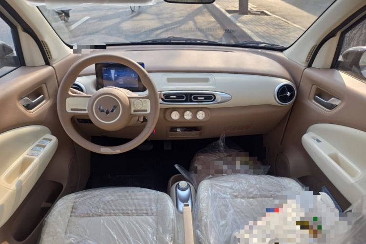 Used Wuling Hongguang MINIEV 2025 Four-Door Version Advanced Edition Center Console