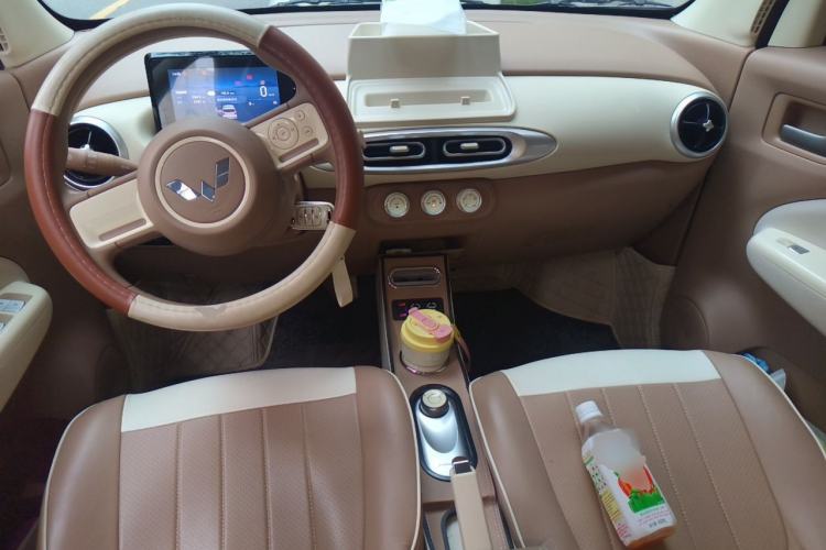 Used Wuling Hongguang MINIEV 2025 Four-Door Version Advanced Edition Center Console