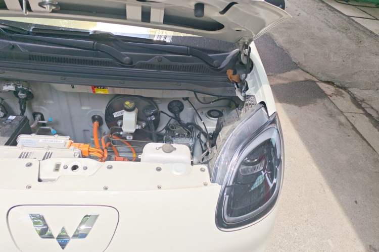 Used Wuling Hongguang MINIEV 2025 Four-Door Version Advanced Edition Engine Bay Left